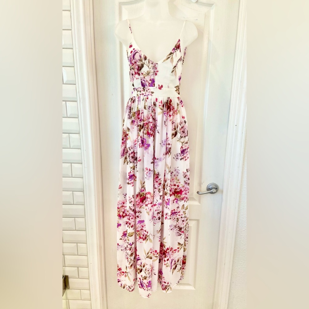 NWOT MISS AVENUE Backless Floral Maxi Dress